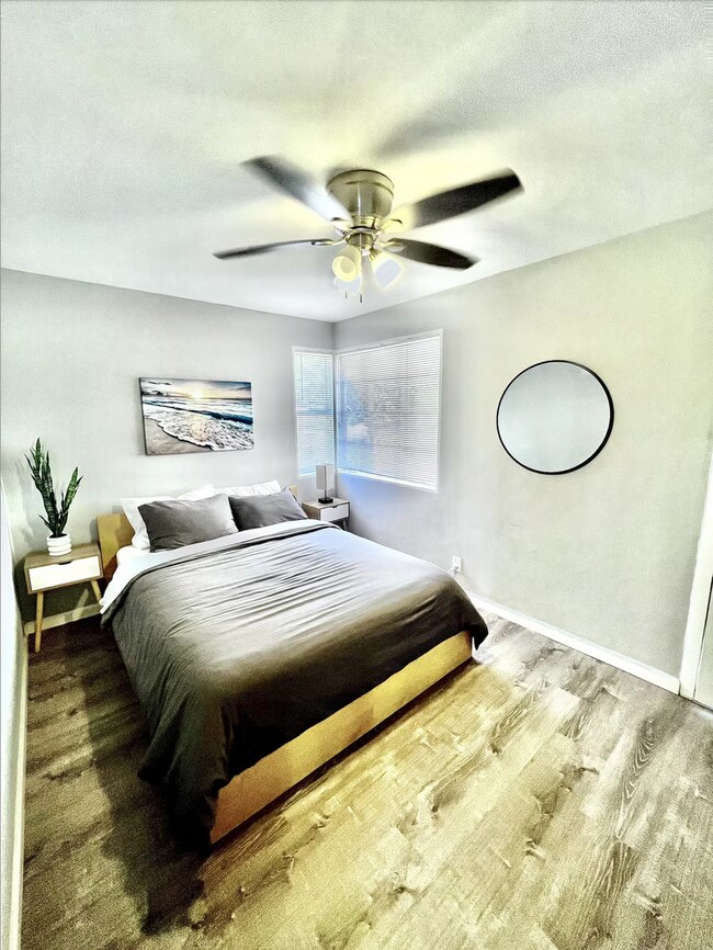 Building Photo - Fully Furnished 2BR Home with Huge Yard & ...