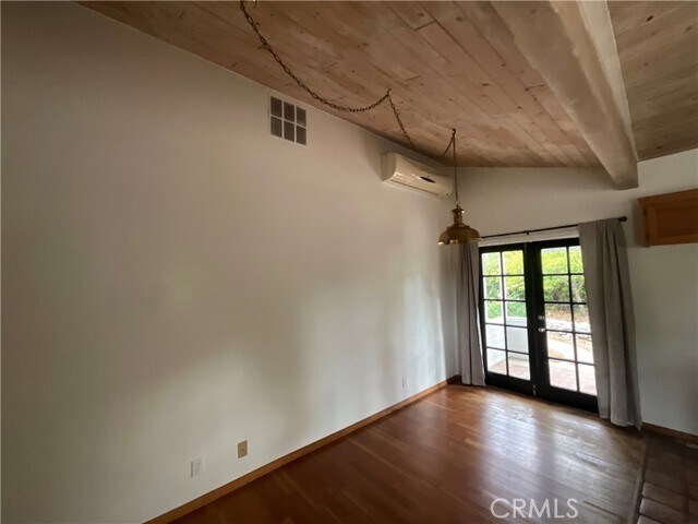 Building Photo - 2029 Las Palomas Dr