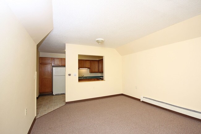 Building Photo - Ridgeway Court IV