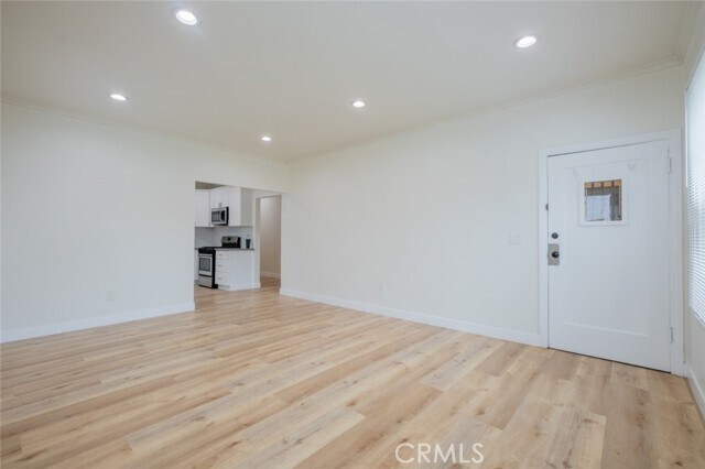 Building Photo - 418 N Hill Ave