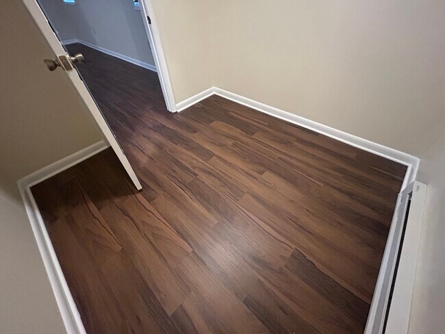 Master Walk-In Closet - 8234 Roanoke Ct