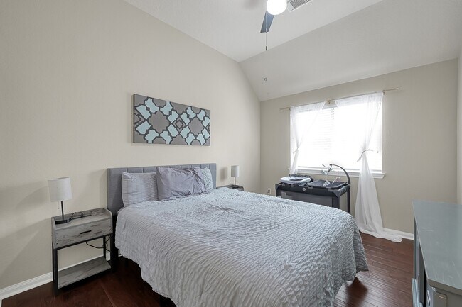 Building Photo - 180 Park Way