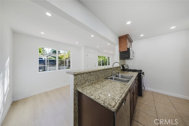 Building Photo - 10431 Las Lunitas Ave