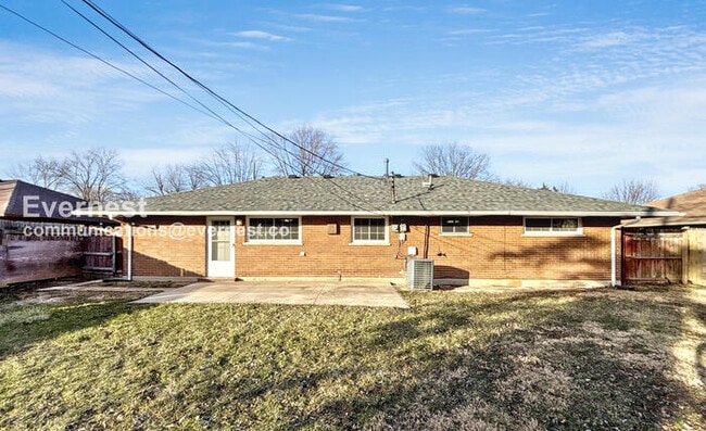 Building Photo - 3523 Roswell Dr