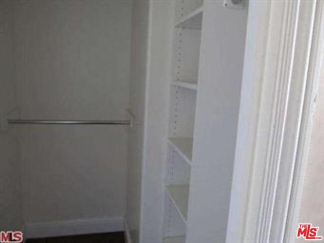 Building Photo - 1821 W 12th Pl