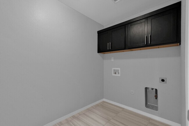 Building Photo - 15180 Method Ave