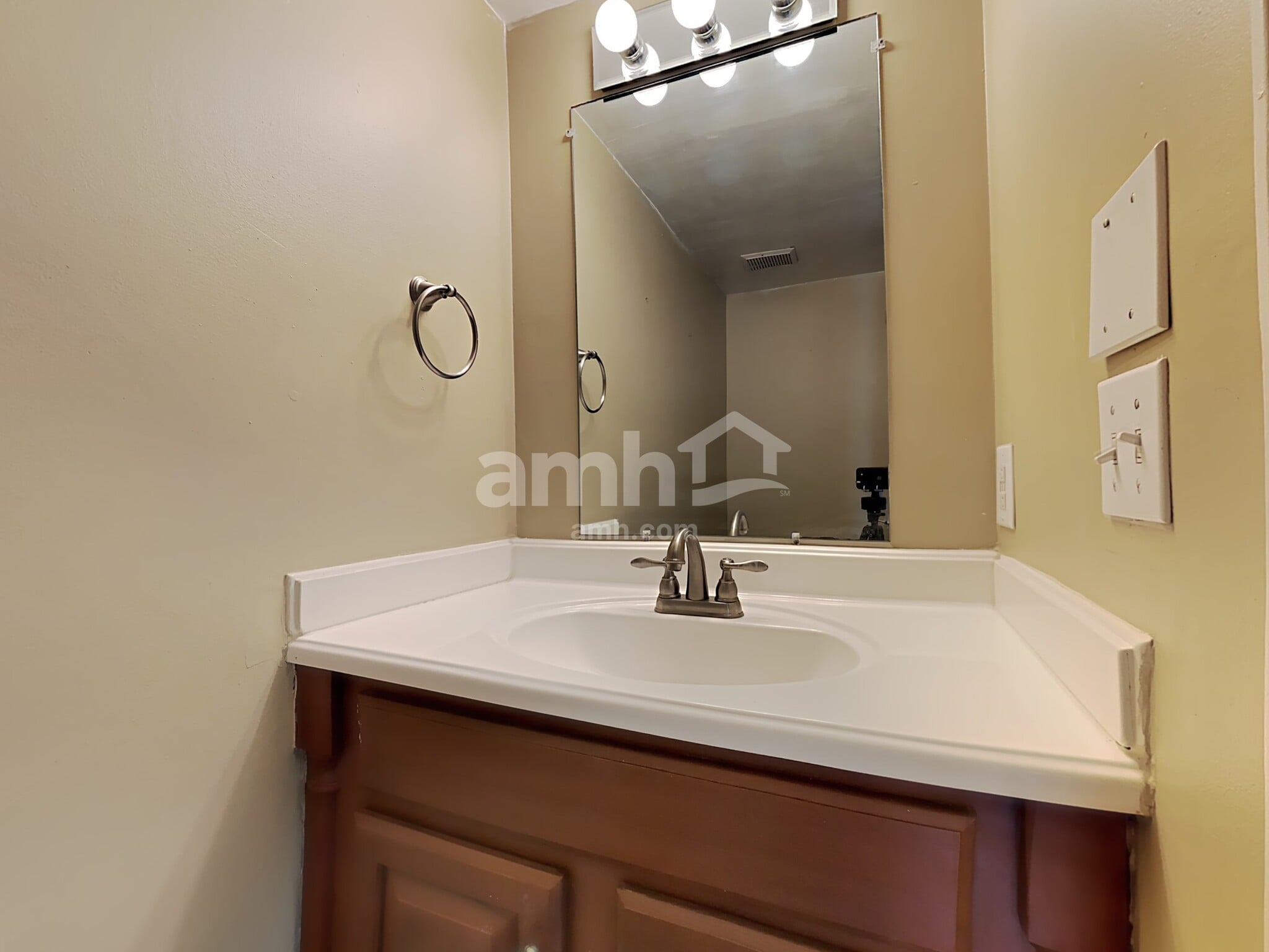 Building Photo - 6351 Hollingsworth Dr