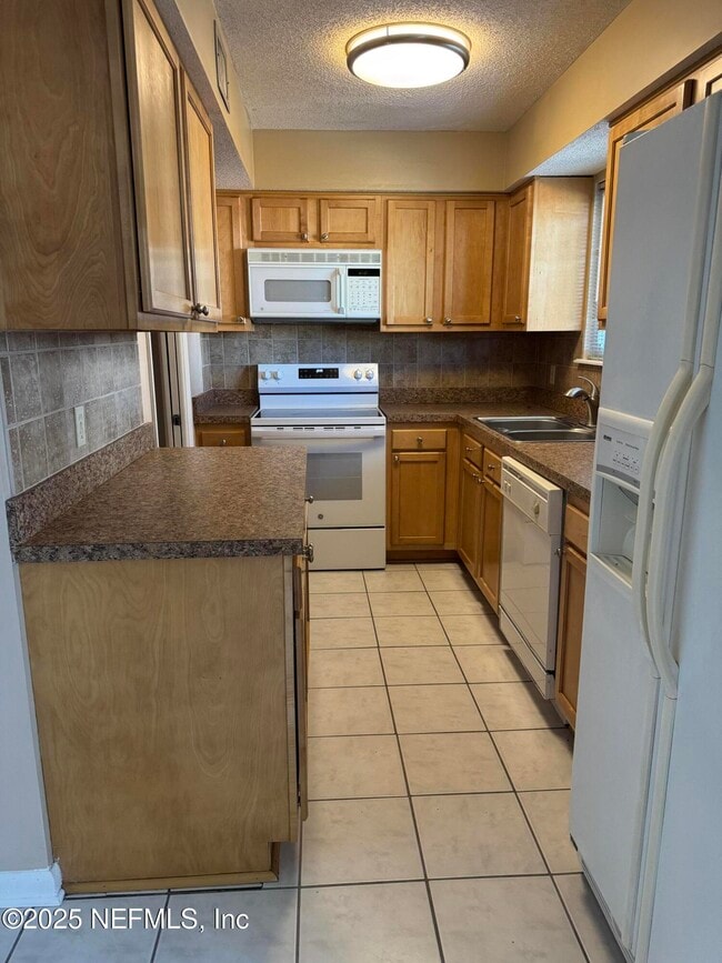 Building Photo - 447 Newport Dr