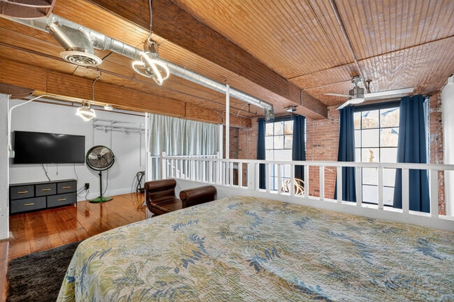 Building Photo - 226 Mt Elliott St