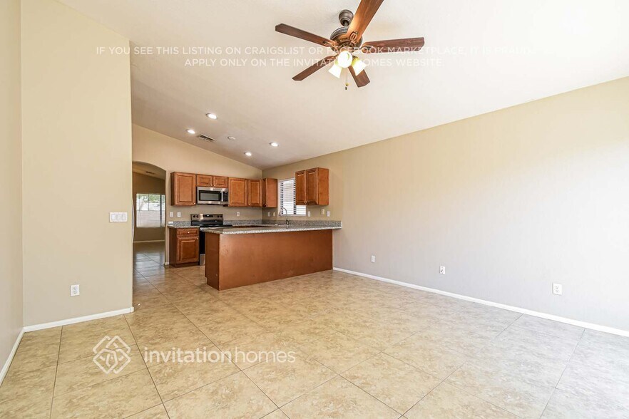 Building Photo - 40071 N Cassara Dr