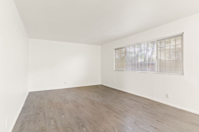 Building Photo - 2674 Parker Ave