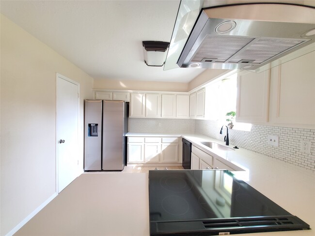Building Photo - 2810 Arrowhead Dr