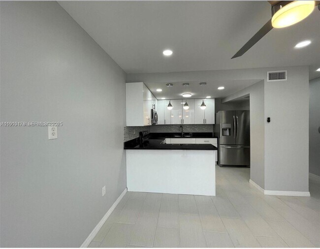 Building Photo - 3865 W 9th Ave