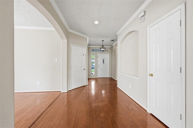 Building Photo - 18010 Timber Crossing Ln