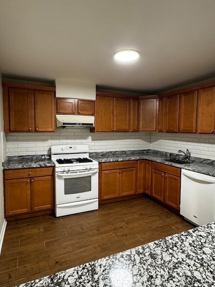 Building Photo - 8884 Steven Dr