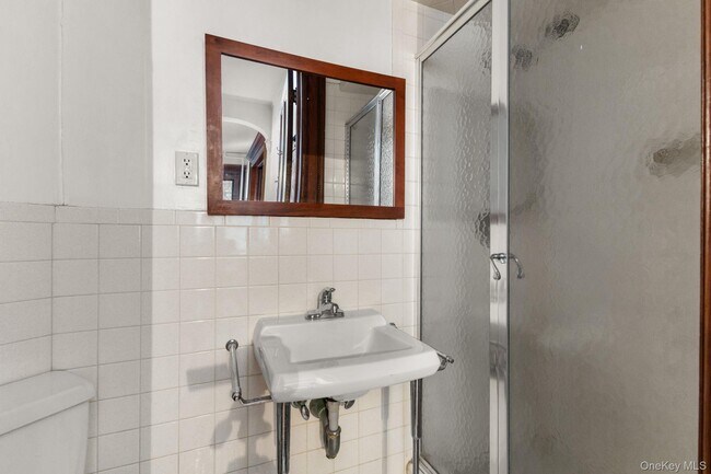 Building Photo - 16 Bedford Rd