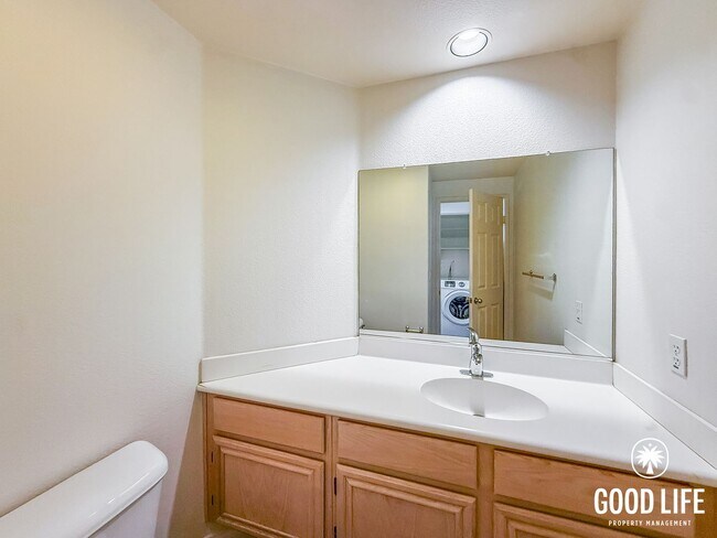 Building Photo - Spacious 3BD/2.5 BA Home in Scripps Ranch with Pool, Private Balcony & In-Unit Laundry