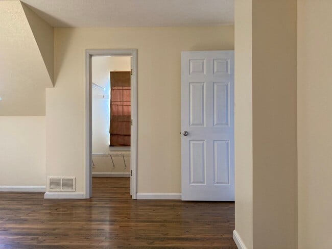 Building Photo - **Backyard offers County Setting in City L...