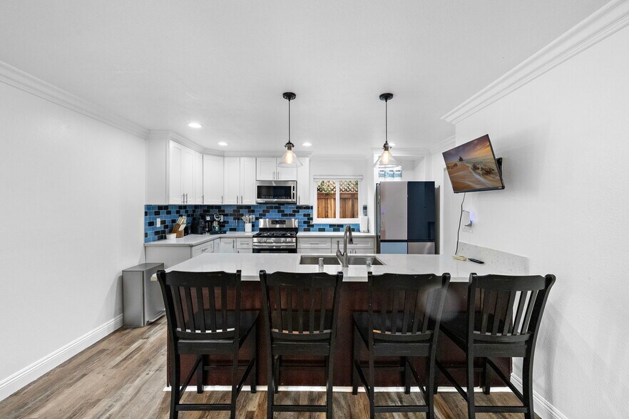 Building Photo - 1581 Baker St