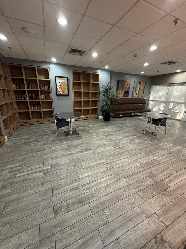 Building Photo - 850 N Miami Ave