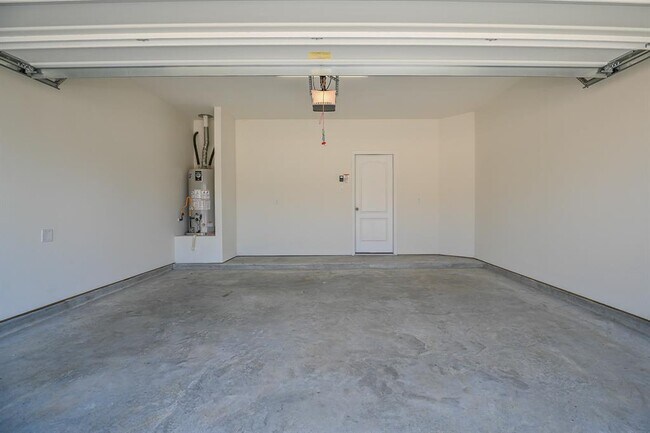Building Photo - 27638 Mesabe Dr