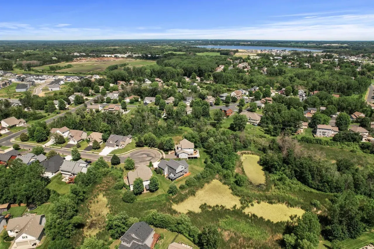 Building Photo - 5265 Fenson Ct N