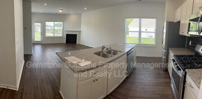 Building Photo - 2213 Zeva Cir