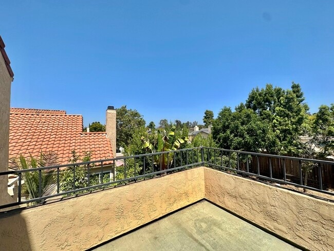 Building Photo - Spacious Updated Home In Desirable 92029 I...