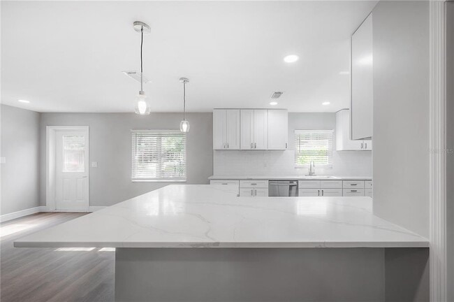 Building Photo - 6901 S Fitzgerald St