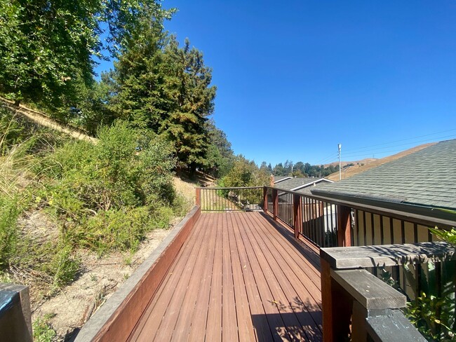 Building Photo - Nice Single Level Home in Moraga Available...