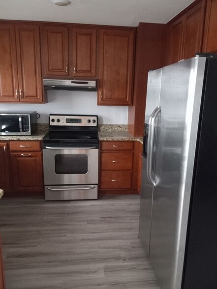 Building Photo - 501 NE 24th Pl