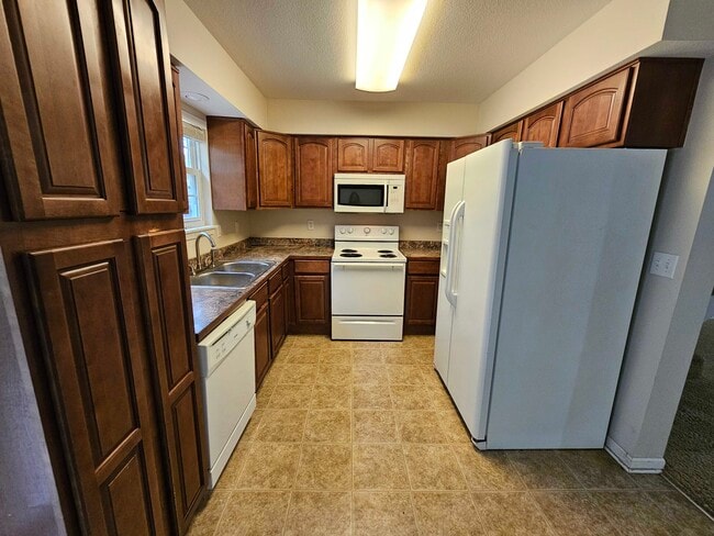 Building Photo - 1821 NE Knollbrook St