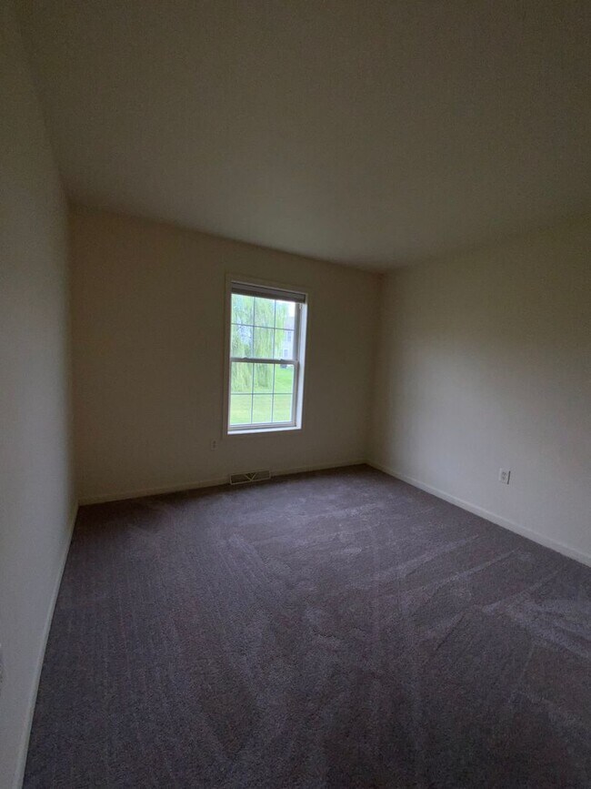 Building Photo - 204 Elmshire Dr