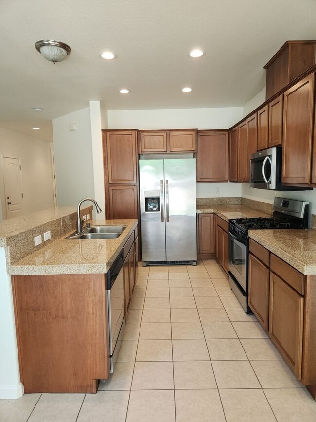 Building Photo - Lovely home with new carpet 3 bedrooms, 2 ...