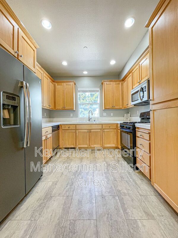 Building Photo - 679 Montara Terrace