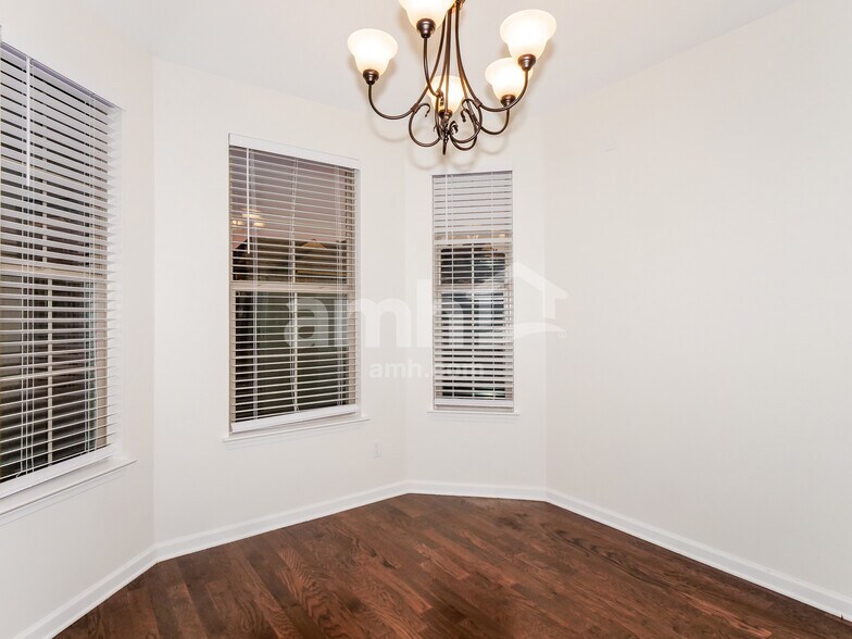 Building Photo - 45 Donna Lyn Dr