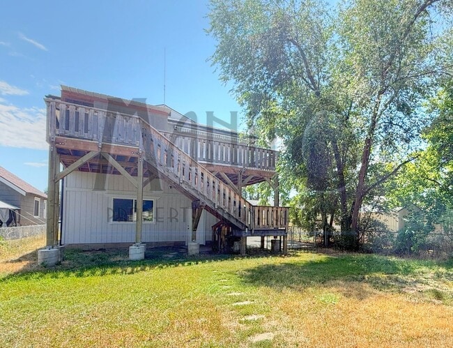 Building Photo - Spacious Dwight Merkel Home