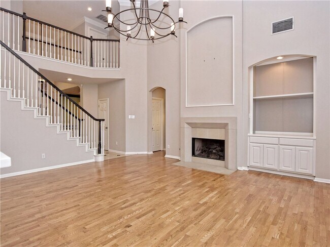 Building Photo - 2006 S Oak Canyon Rd