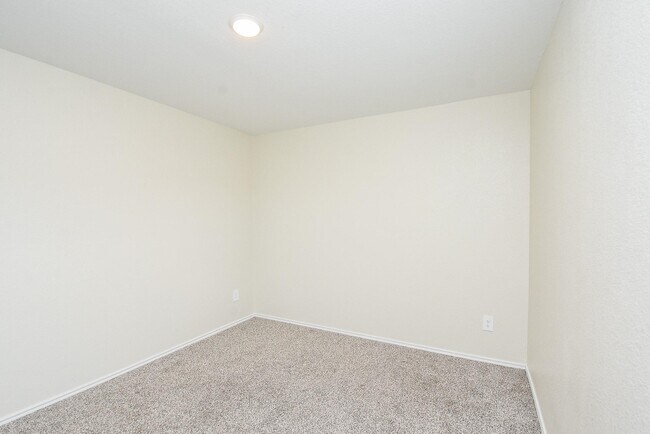 Building Photo - 21170 Alder Oaks Dr