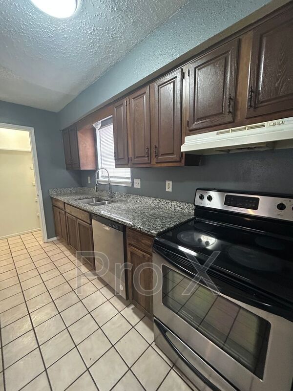 Building Photo - 1605 Juniper Cir