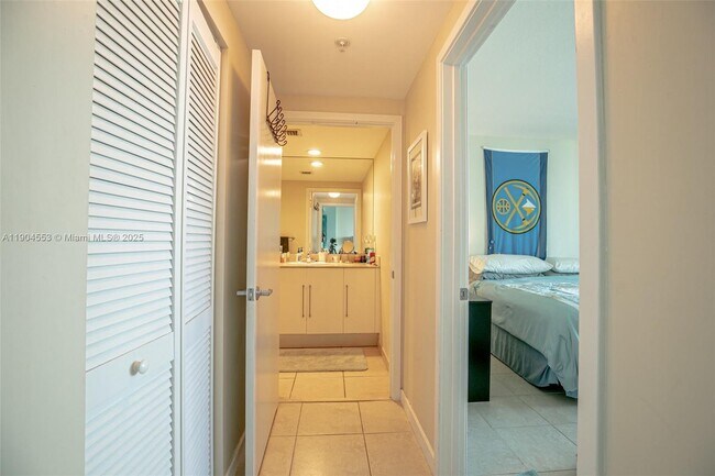 Building Photo - 325 S Biscayne Blvd