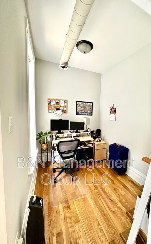 Building Photo - 2337 N Janssen Ave