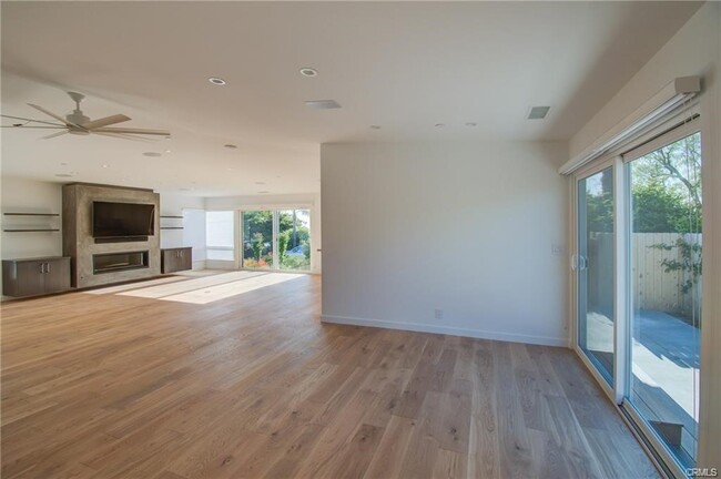 Building Photo - 2880 Chateau Way
