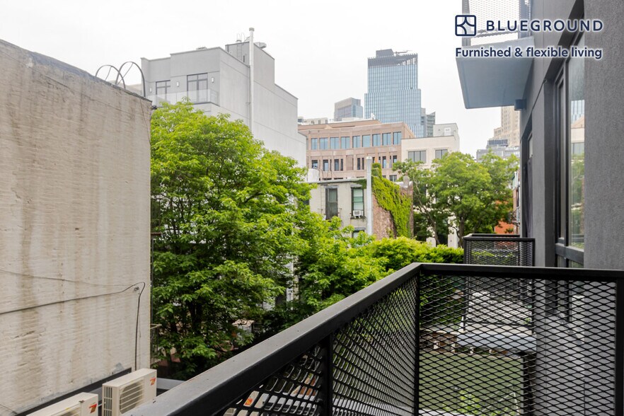 Building Photo - 82 4th Ave