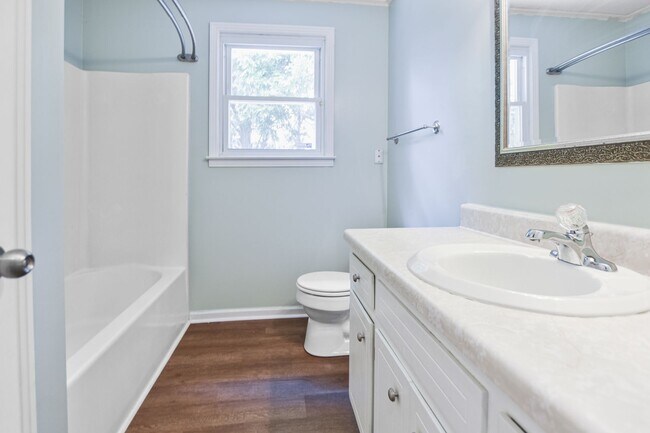 Building Photo - Pet Friendly Three Bedroom!