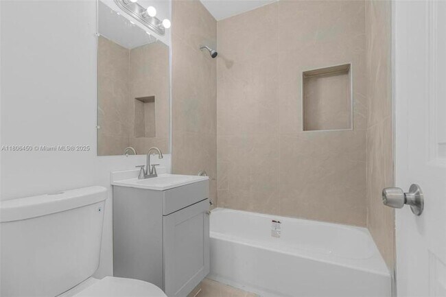 Building Photo - 2 bedroom in Miami FL 33161