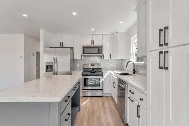 Building Photo - 2668 Quartz St