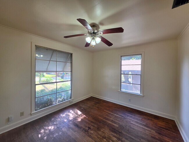 Building Photo - 4022 Golf Links Blvd
