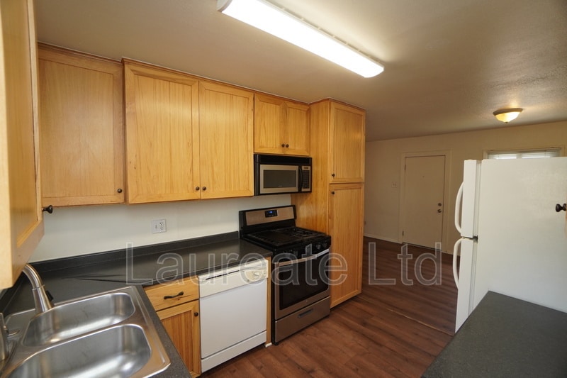 Building Photo - 920 Orchard St