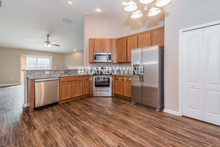 Building Photo - 11921 Dover Village Dr W